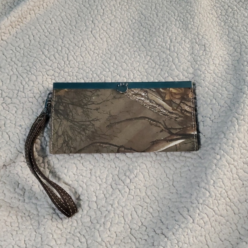 Camo clutch